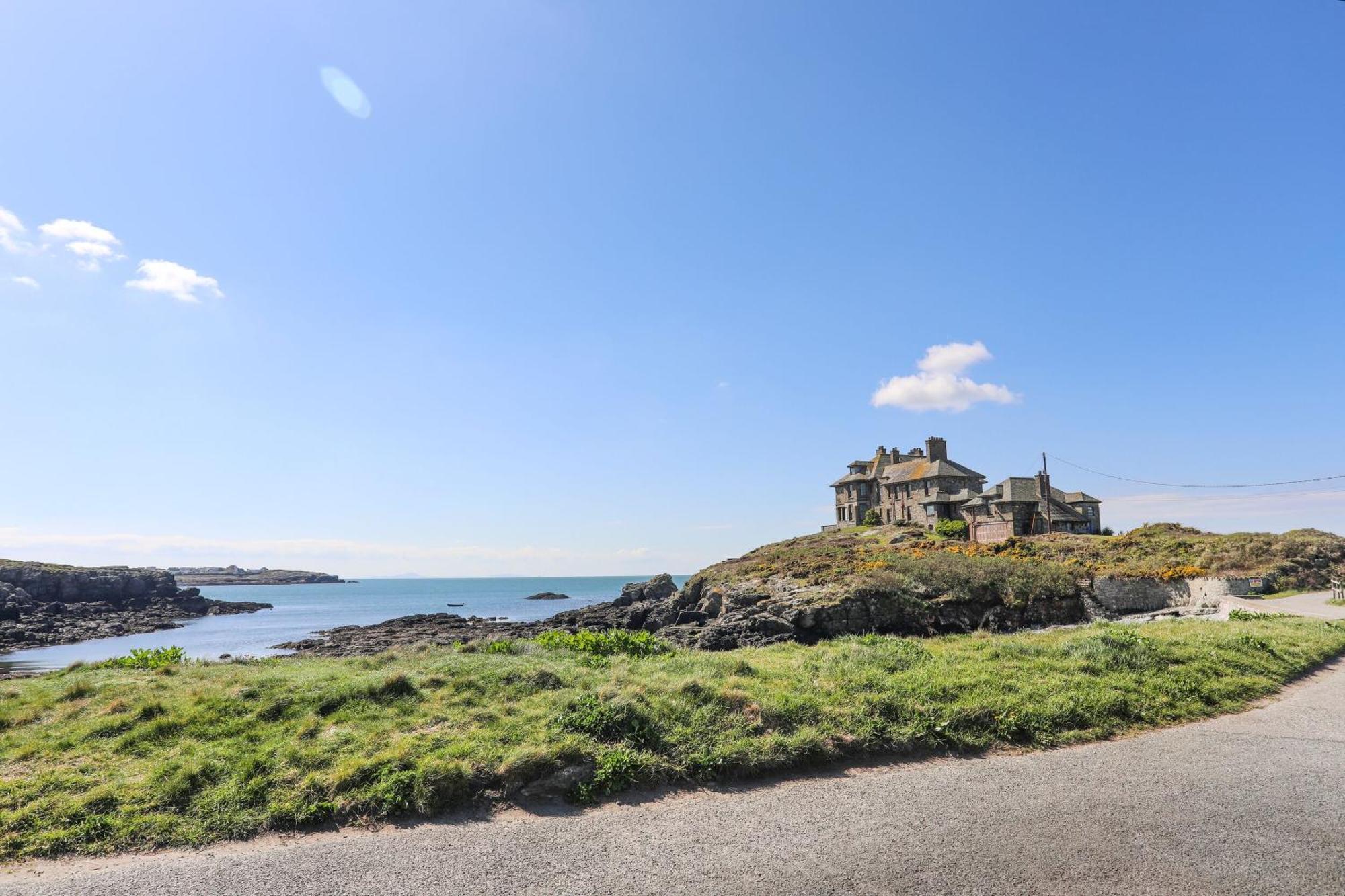 Min Y Mor Trearddur Bay Villa Exteriör bild