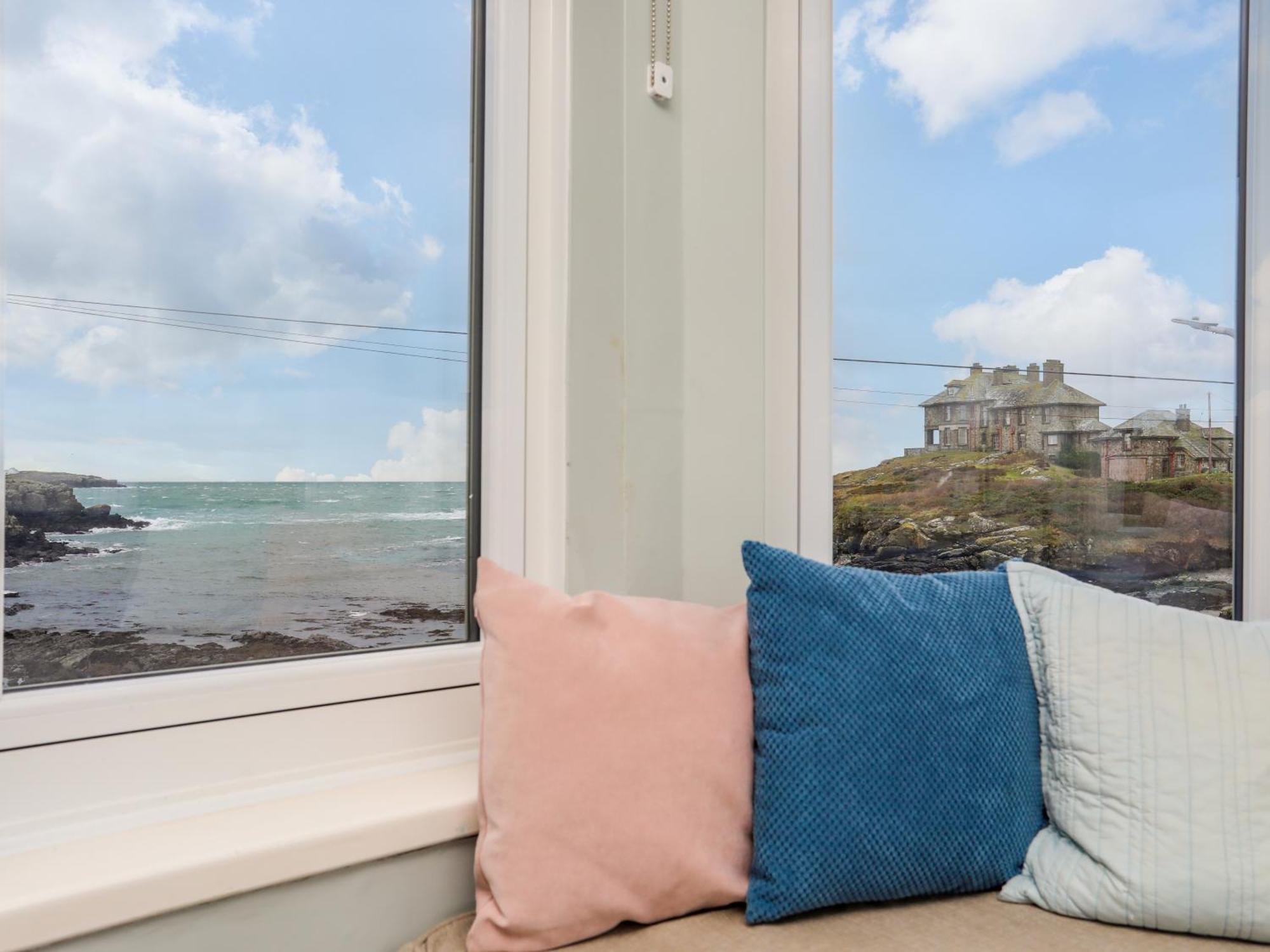 Min Y Mor Trearddur Bay Villa Exteriör bild