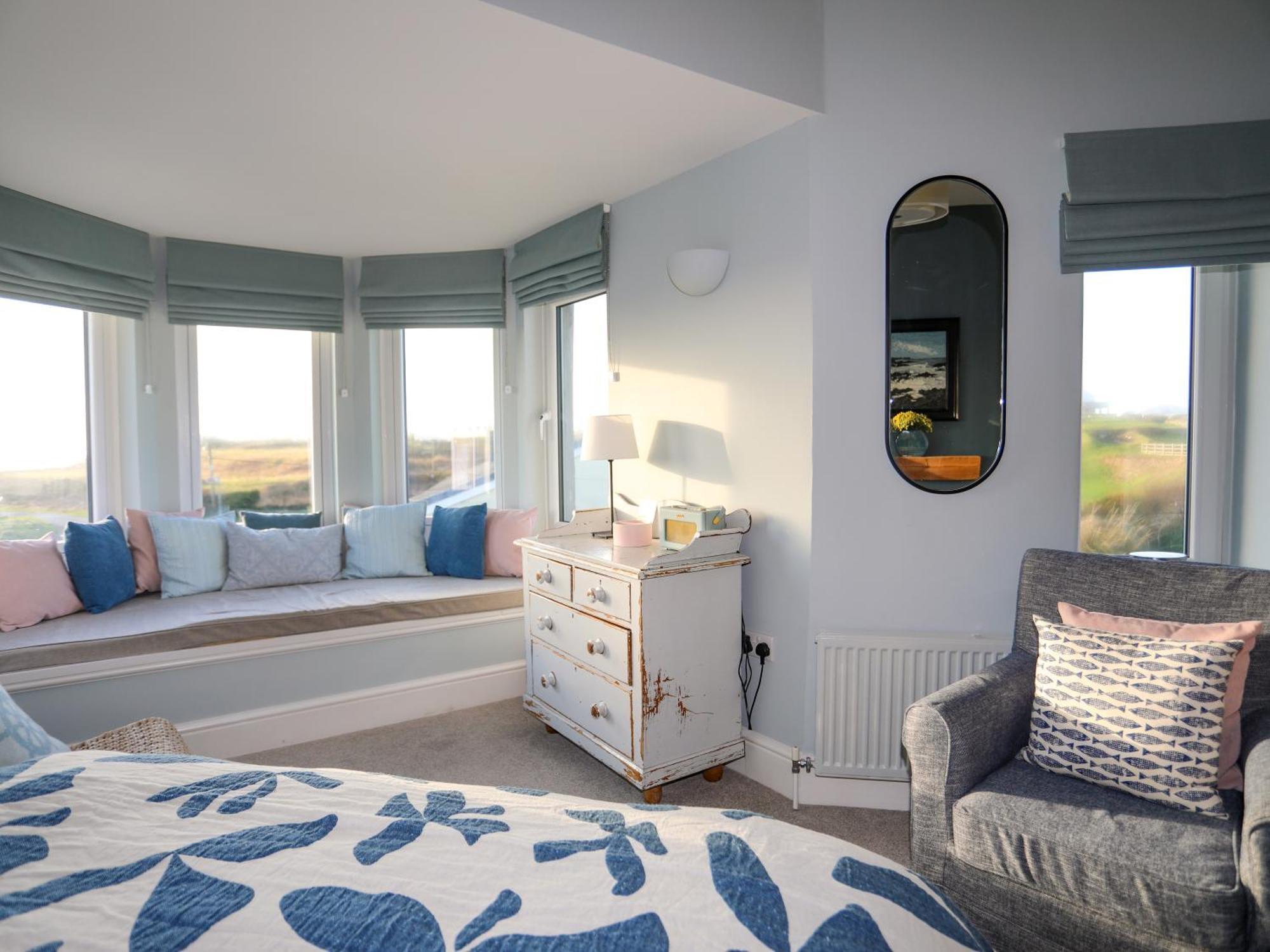 Min Y Mor Trearddur Bay Villa Exteriör bild
