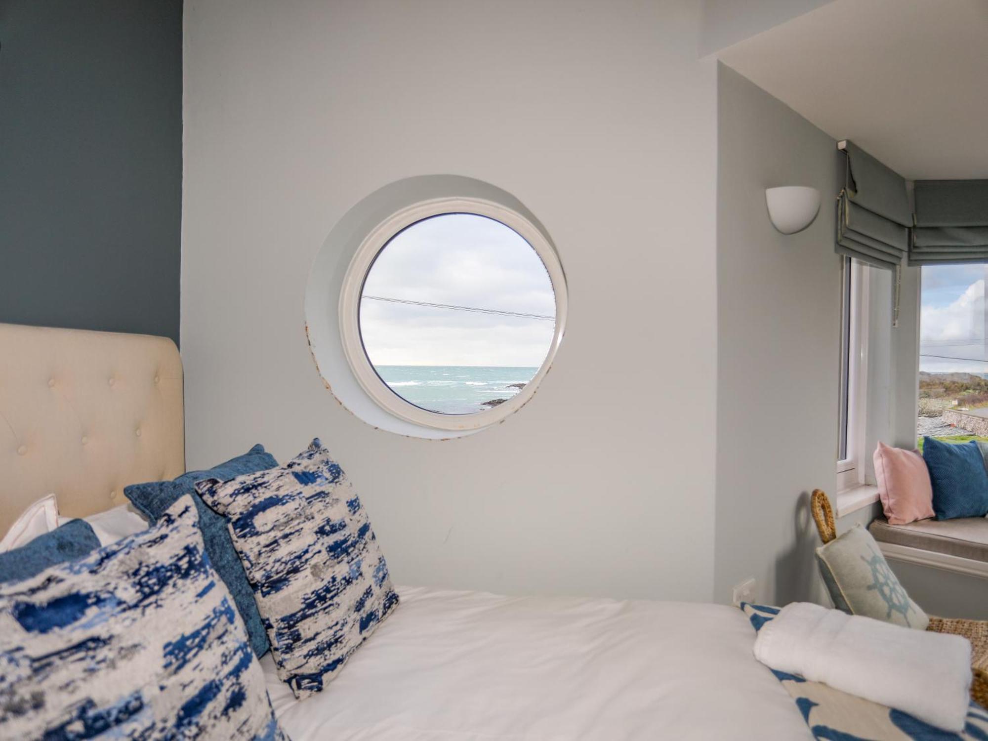 Min Y Mor Trearddur Bay Villa Exteriör bild