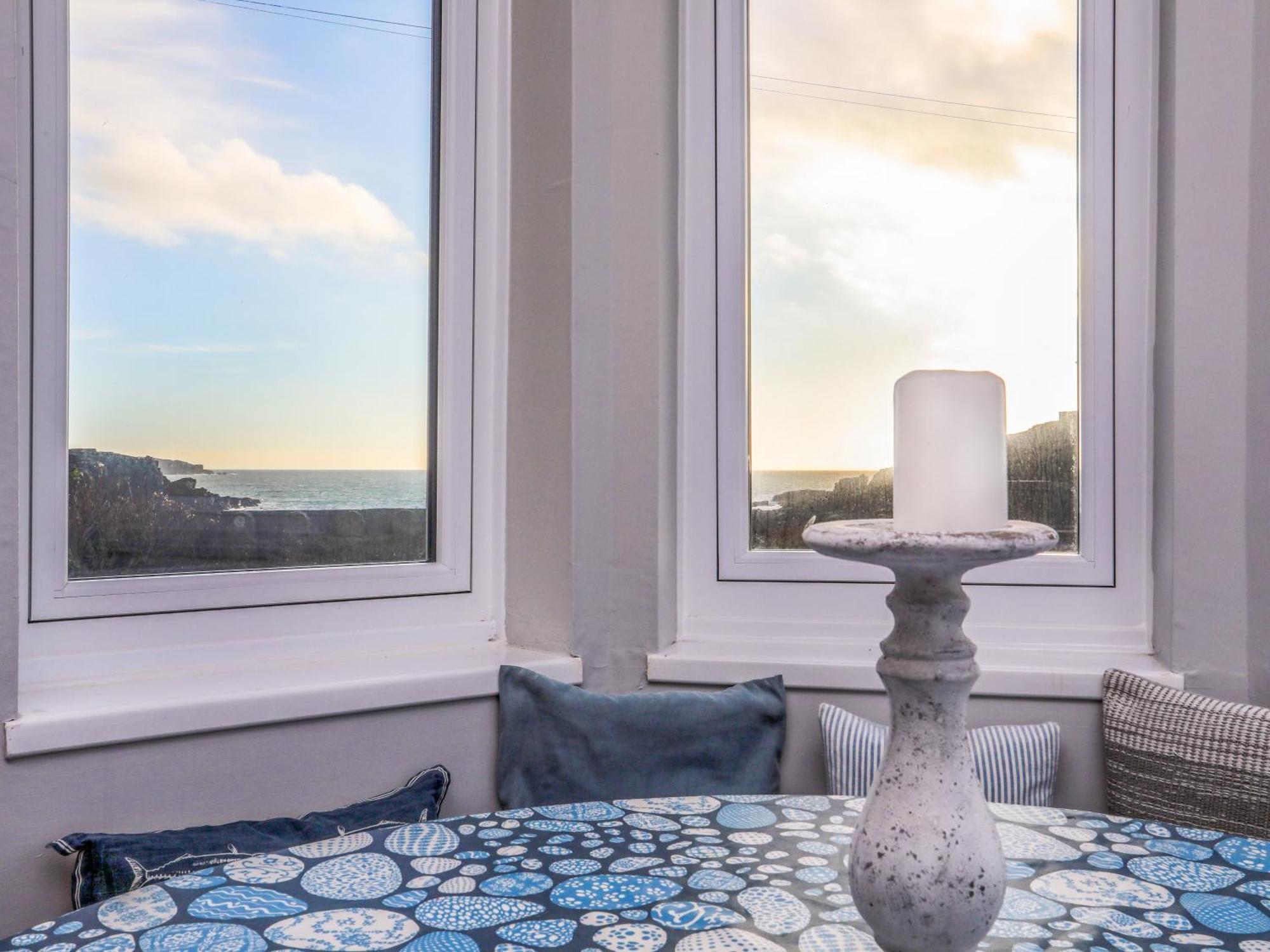 Min Y Mor Trearddur Bay Villa Exteriör bild
