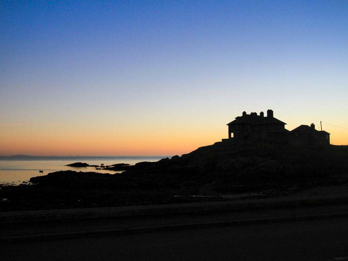Min Y Mor Trearddur Bay Villa Exteriör bild
